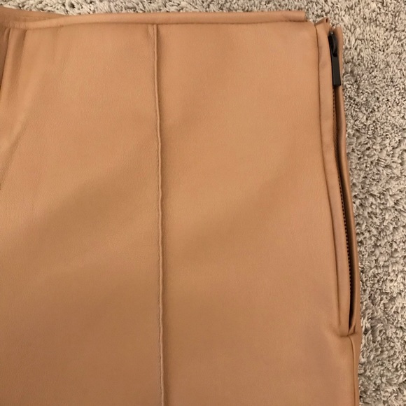 Zara Womens Faux Leather Tan Pants Side Zip & Zip at Ankles Size US L Neutral - Picture 5 of 10